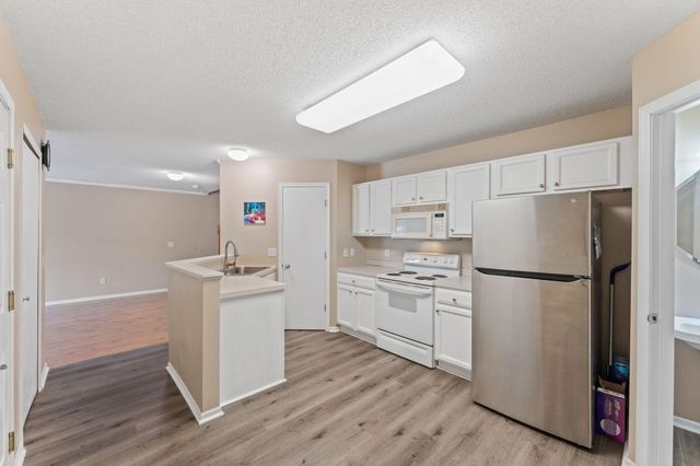 15816 Fleet Trail 237, Apple Valley, MN 55124