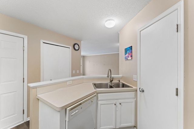 15816 Fleet Trail 237, Apple Valley, MN 55124