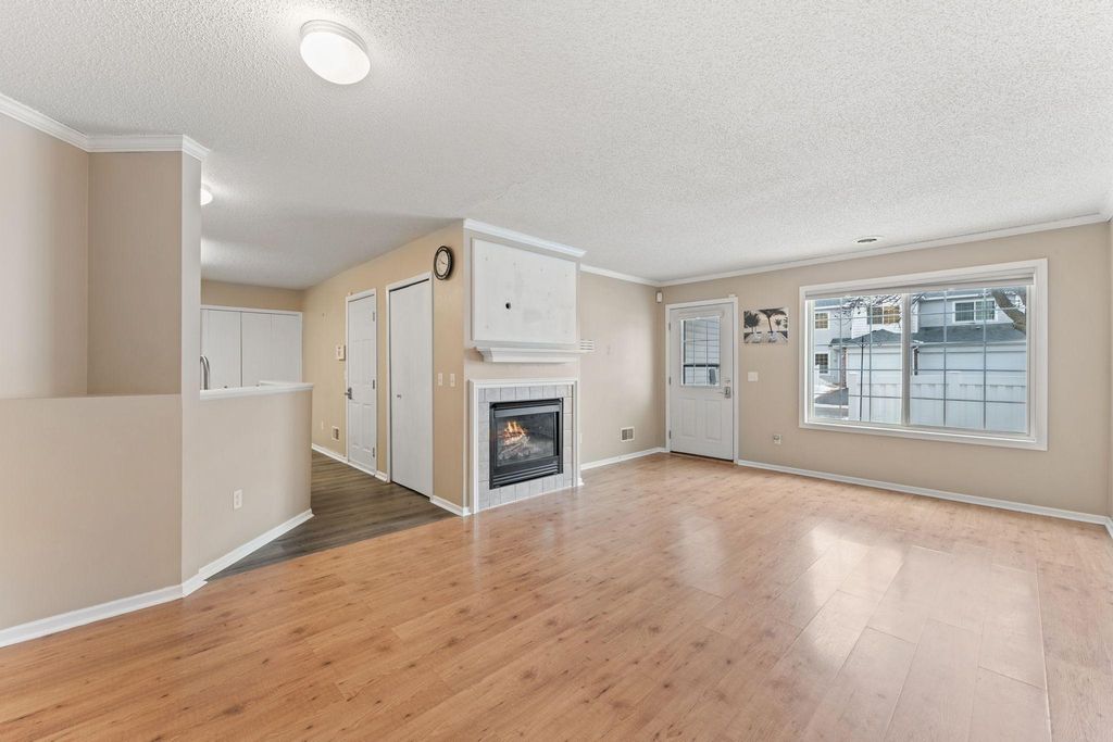 15816 Fleet Trail 237, Apple Valley, MN 55124 — photo 4