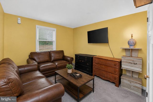 913 SEMINARY ST, Pennsburg, PA 18073