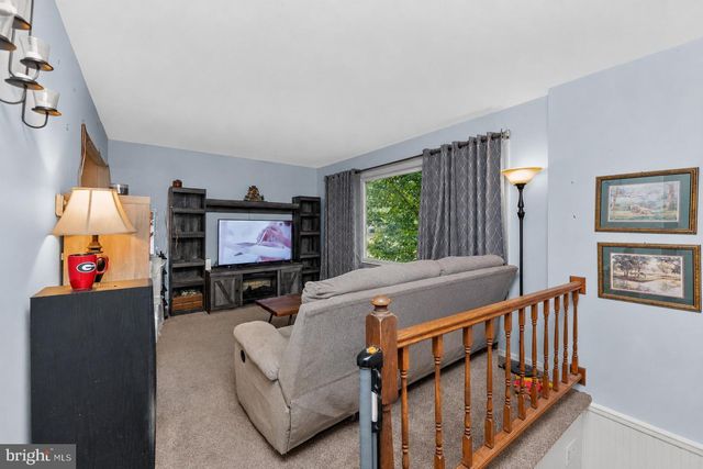 913 SEMINARY ST, Pennsburg, PA 18073