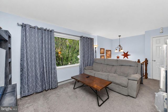 913 SEMINARY ST, Pennsburg, PA 18073
