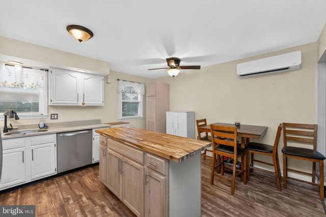 913 SEMINARY ST, Pennsburg, PA 18073