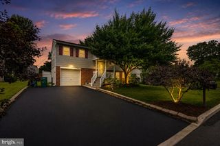913 SEMINARY ST, Pennsburg, PA 18073