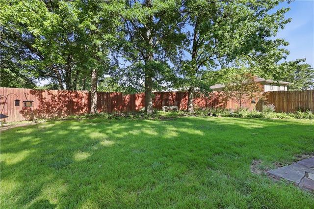 2409 SW 2nd Street Terrace, Blue Springs, MO 64014