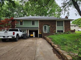 2409 2nd Street Terrace, Blue Springs, MO 64014
