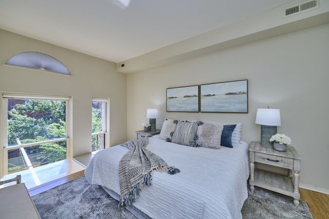 145 Saint Botolph St 24, Boston, MA 02115