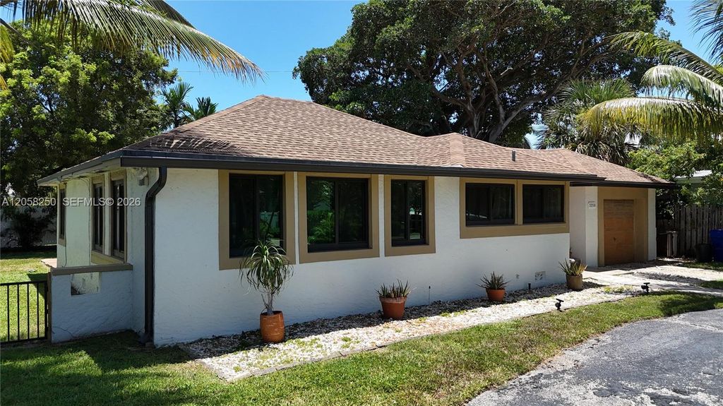 3208 Beacon St, Pompano Beach, FL 33062