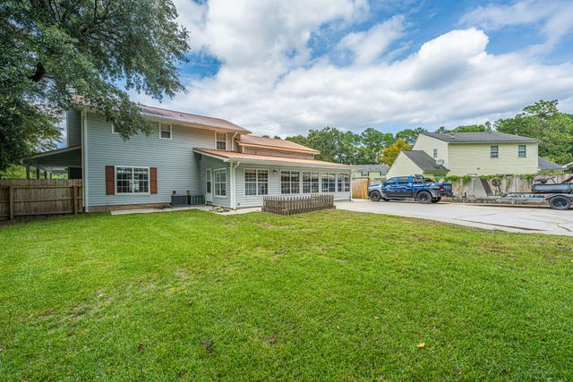 120 Trestlewood Drive, Summerville, SC 29486