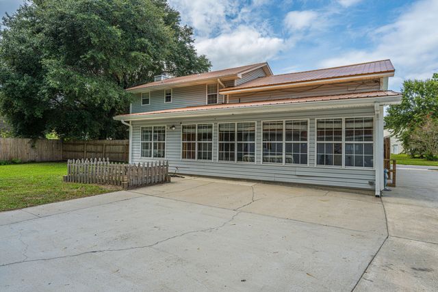 120 Trestlewood Drive, Summerville, SC 29486