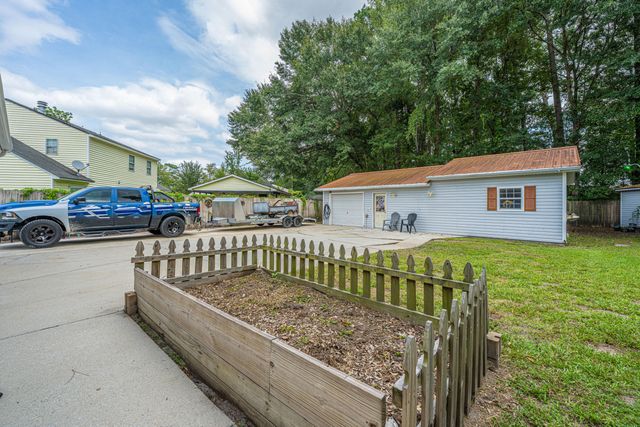 120 Trestlewood Drive, Summerville, SC 29486