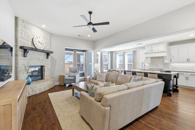 1008 W Bluff Way, Roanoke, TX 76262