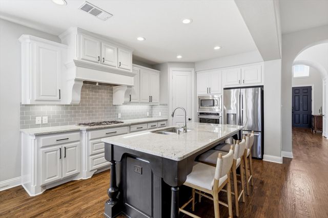 1008 W Bluff Way, Roanoke, TX 76262