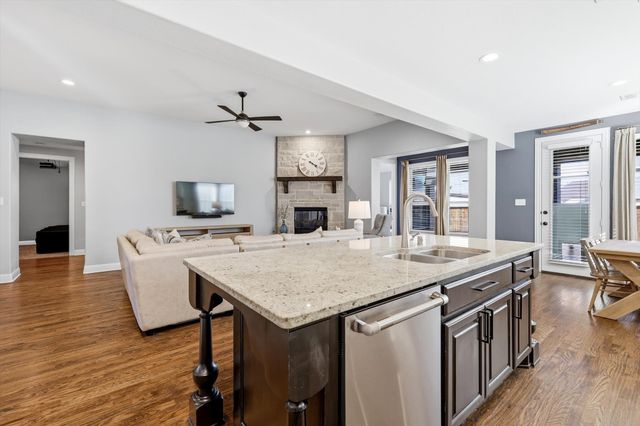 1008 W Bluff Way, Roanoke, TX 76262