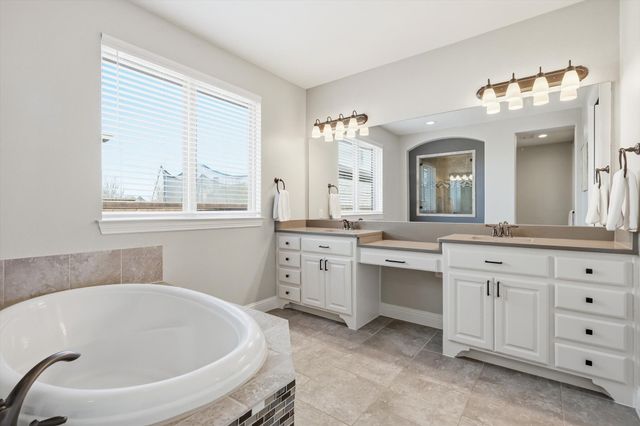 1008 W Bluff Way, Roanoke, TX 76262