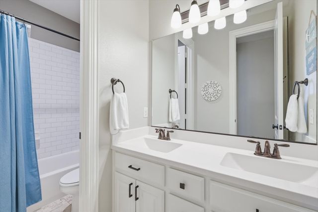 1008 W Bluff Way, Roanoke, TX 76262