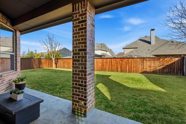 1008 W Bluff Way, Roanoke, TX 76262