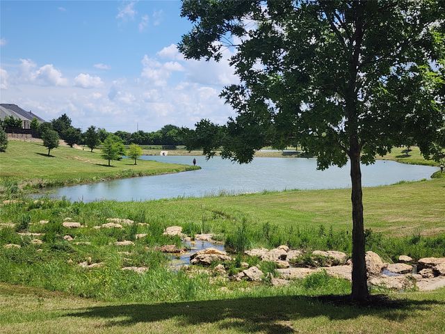 1008 W Bluff Way, Roanoke, TX 76262