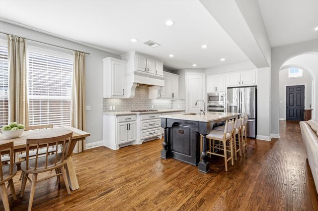 1008 W Bluff Way, Roanoke, TX 76262