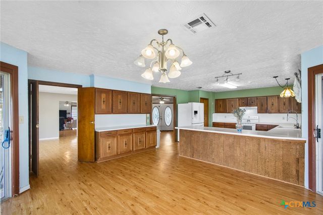 1720 Lower Mission Valley Road, Victoria, TX 77905