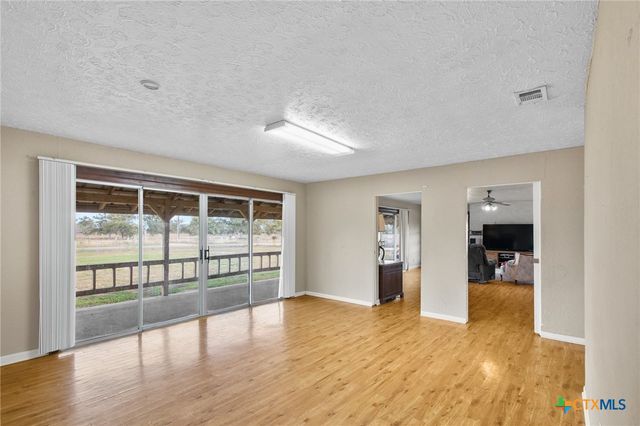 1720 Lower Mission Valley Road, Victoria, TX 77905