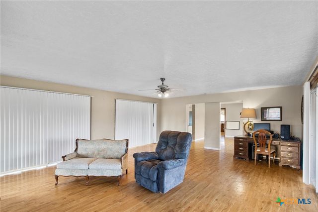 1720 Lower Mission Valley Road, Victoria, TX 77905