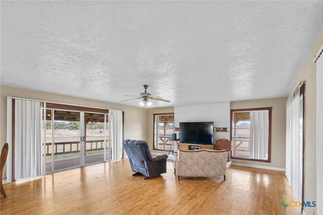 1720 Lower Mission Valley Road, Victoria, TX 77905