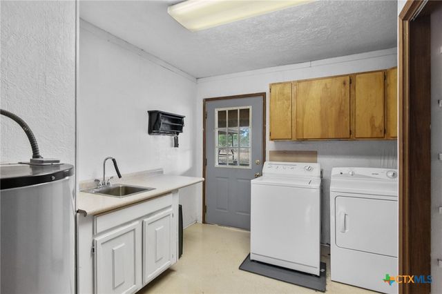 1720 Lower Mission Valley Road, Victoria, TX 77905