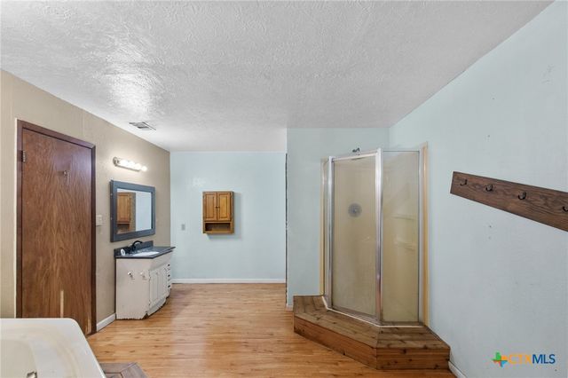 1720 Lower Mission Valley Road, Victoria, TX 77905