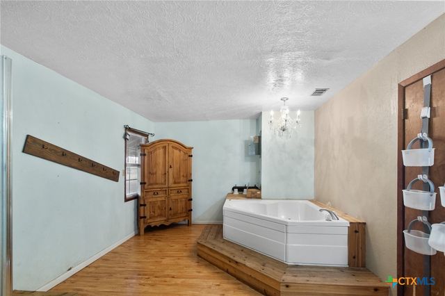 1720 Lower Mission Valley Road, Victoria, TX 77905