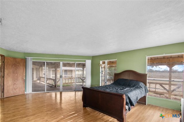 1720 Lower Mission Valley Road, Victoria, TX 77905