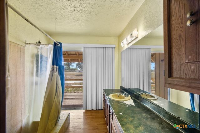 1720 Lower Mission Valley Road, Victoria, TX 77905