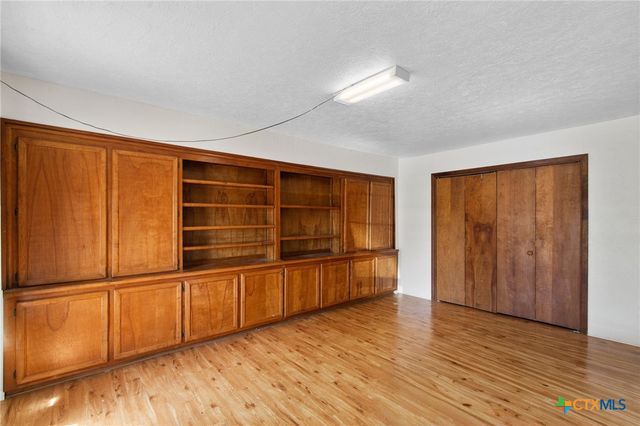 1720 Lower Mission Valley Road, Victoria, TX 77905