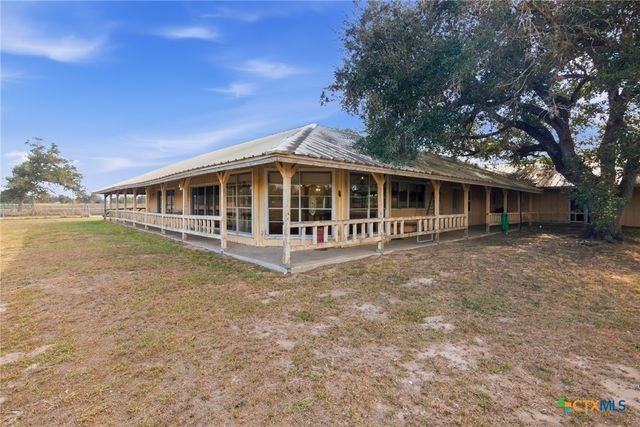 1720 Lower Mission Valley Road, Victoria, TX 77905