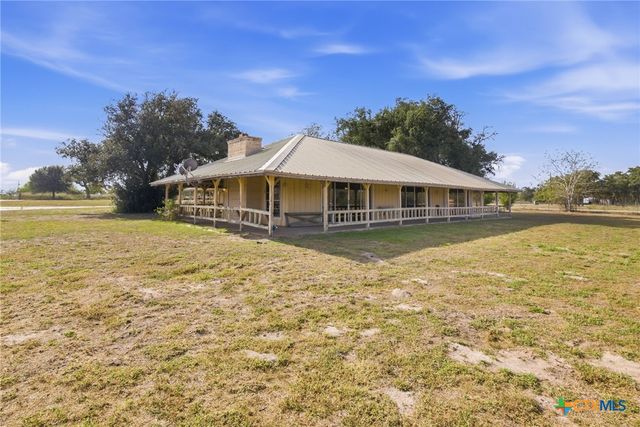 1720 Lower Mission Valley Road, Victoria, TX 77905