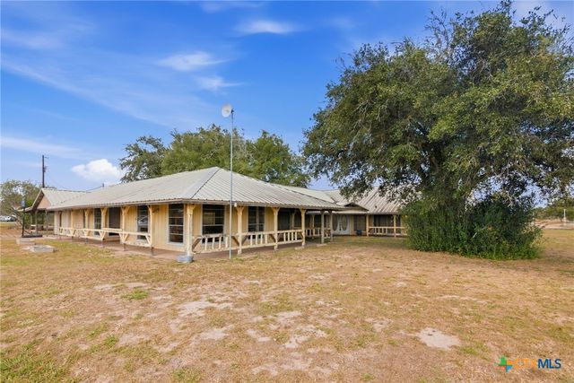 1720 Lower Mission Valley Road, Victoria, TX 77905