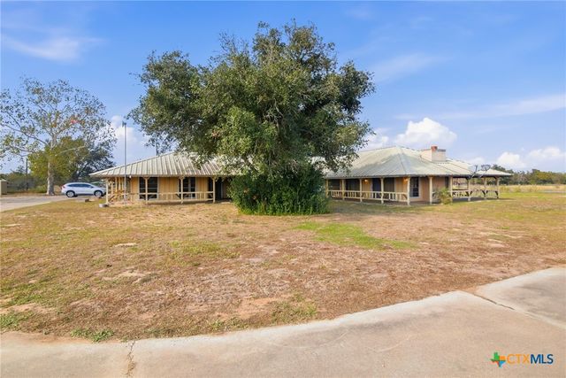 1720 Lower Mission Valley Road, Victoria, TX 77905