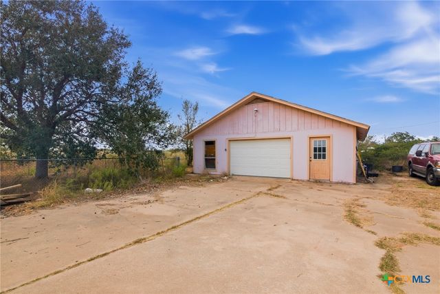 1720 Lower Mission Valley Road, Victoria, TX 77905
