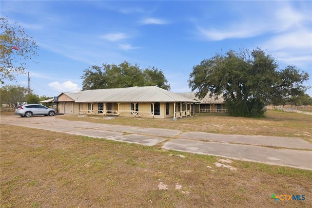 1720 Lower Mission Valley Road, Victoria, TX 77905