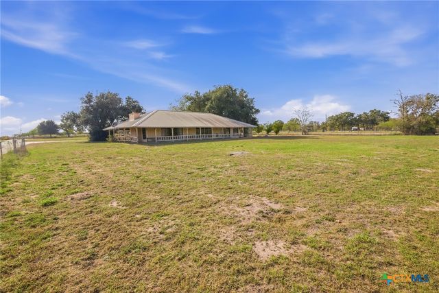 1720 Lower Mission Valley Road, Victoria, TX 77905