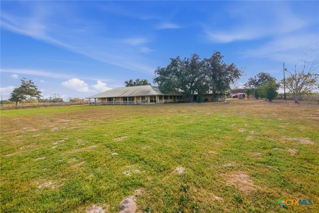 1720 Lower Mission Valley Road, Victoria, TX 77905