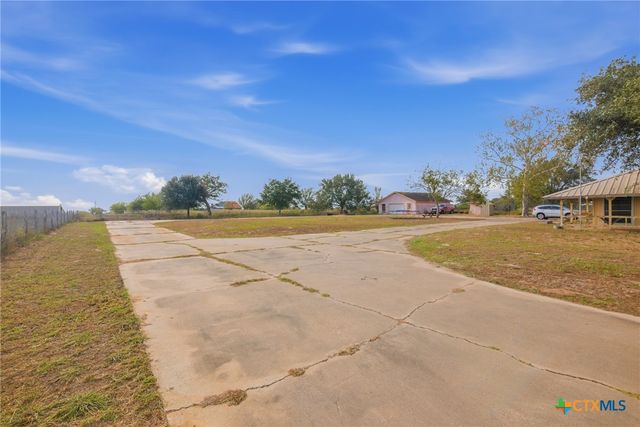 1720 Lower Mission Valley Road, Victoria, TX 77905