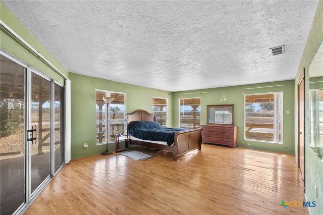 1720 Lower Mission Valley Road, Victoria, TX 77905