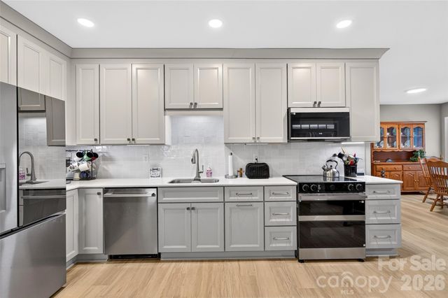 132 Parkside Lane, Mooresville, NC 28117