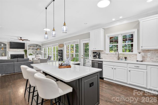 132 Parkside Lane, Mooresville, NC 28117
