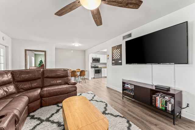 508 Shady Pine Way D2, Greenacres, FL 33415