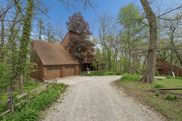 644 Schroeder Road, Coal Valley, IL 61240