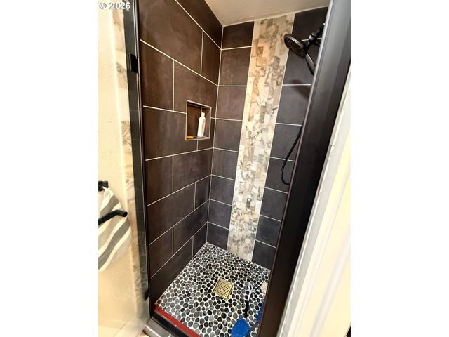 759 S 71ST St, Springfield, OR 97478