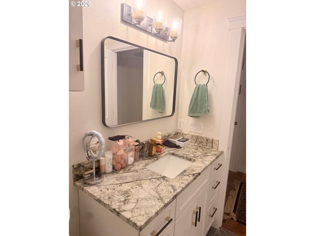 759 S 71ST St, Springfield, OR 97478