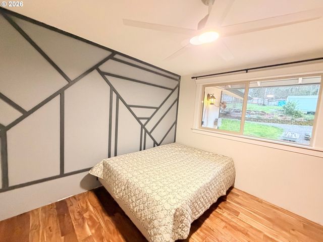 759 S 71ST St, Springfield, OR 97478